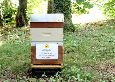 parrainer ruche Abeille Rucher du Marandou miel ruche apiculture fleur dordogne périgord bienvenue à la ferme